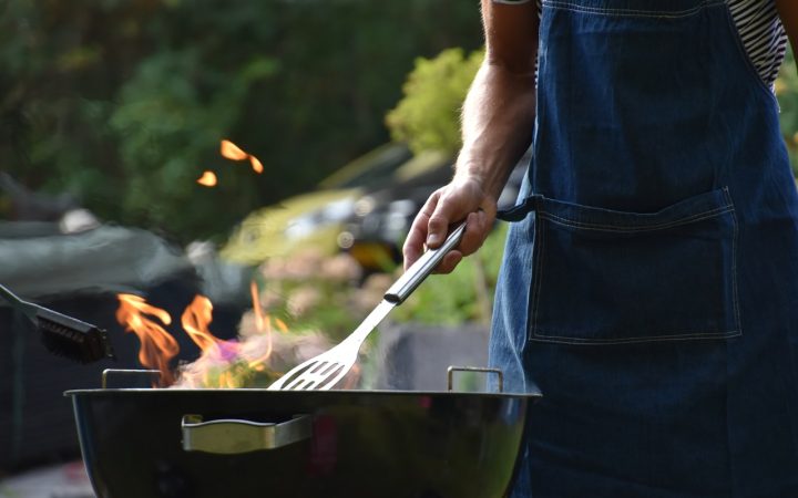 Barbecue met vlammen