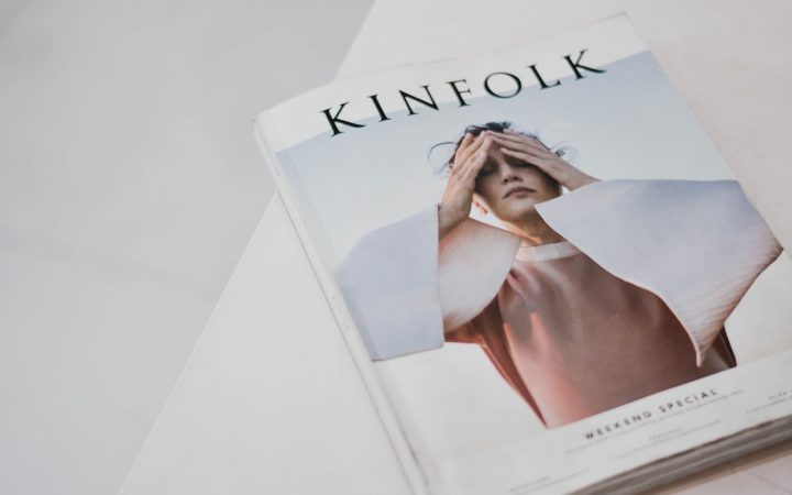 Tijdschrift op tafel