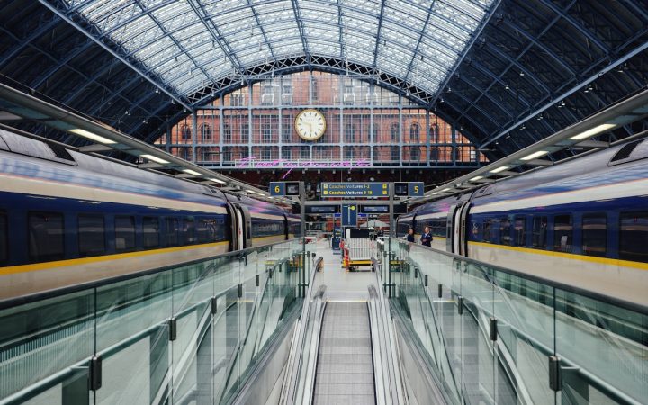 Treinen op een station