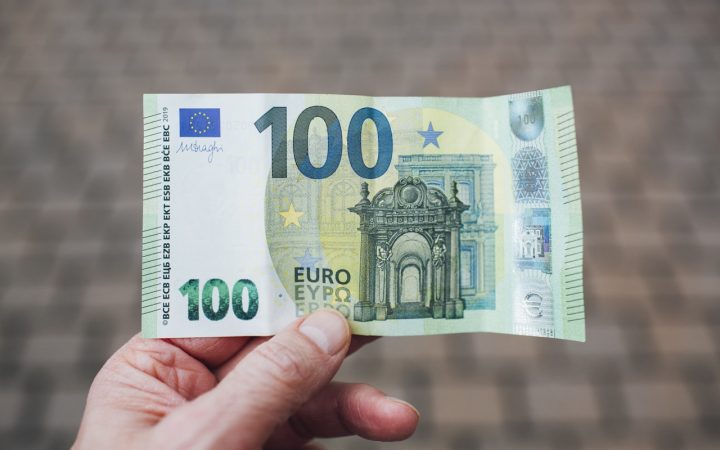 Een biljet van 100 euro